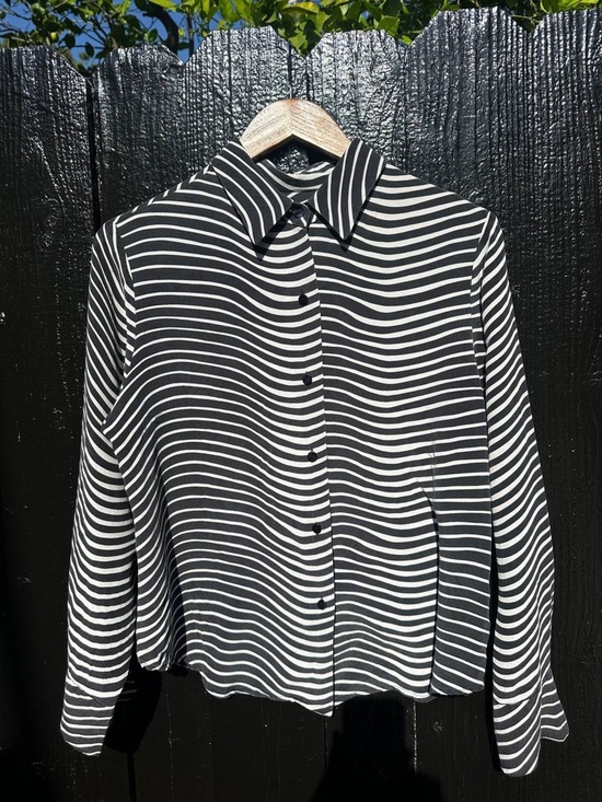Tops - Black & White 100% silk Wavy Stripe Button-Up Shirt